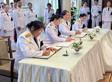 สหกรณ์จังหวัดชลบุรี ร่วมพิธีถวายน้ำสรงพระศพเบื้องหน้าพระรูป ... พารามิเตอร์รูปภาพ 8