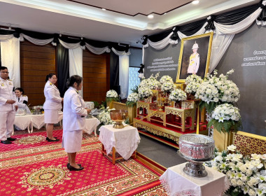 สหกรณ์จังหวัดชลบุรี ร่วมพิธีถวายน้ำสรงพระศพเบื้องหน้าพระรูป ... พารามิเตอร์รูปภาพ 10