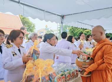 เข้าร่วมกิจกรรมพิธีสวดพระพุทธมนต์และทำบุญตักบาตรถวายพระราชกุศล เนื่องในวันคล้ายวันสวรรคต พระบาทสมเด็จพระบรมชนกาธิเบศร มหาภูมิพลอดุลยเดชมหาราช ... พารามิเตอร์รูปภาพ 4